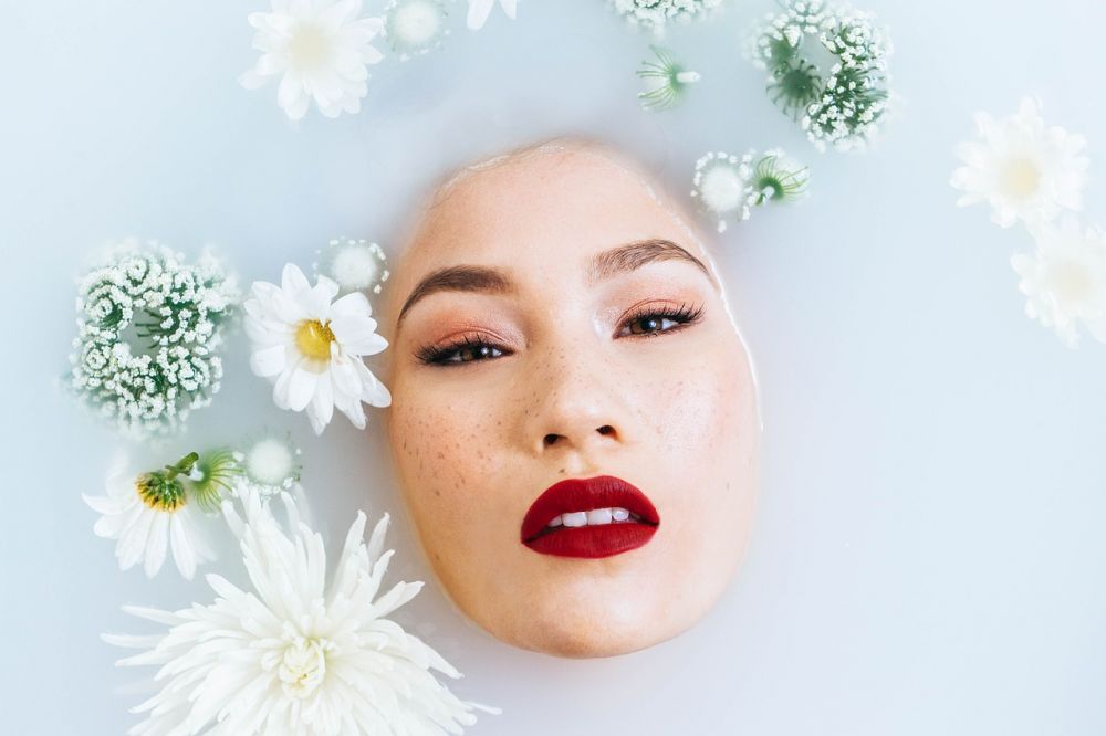 Hudpleie for sensitiv hud: En komplett guide for skjønnhetsbevisste unge mennesker